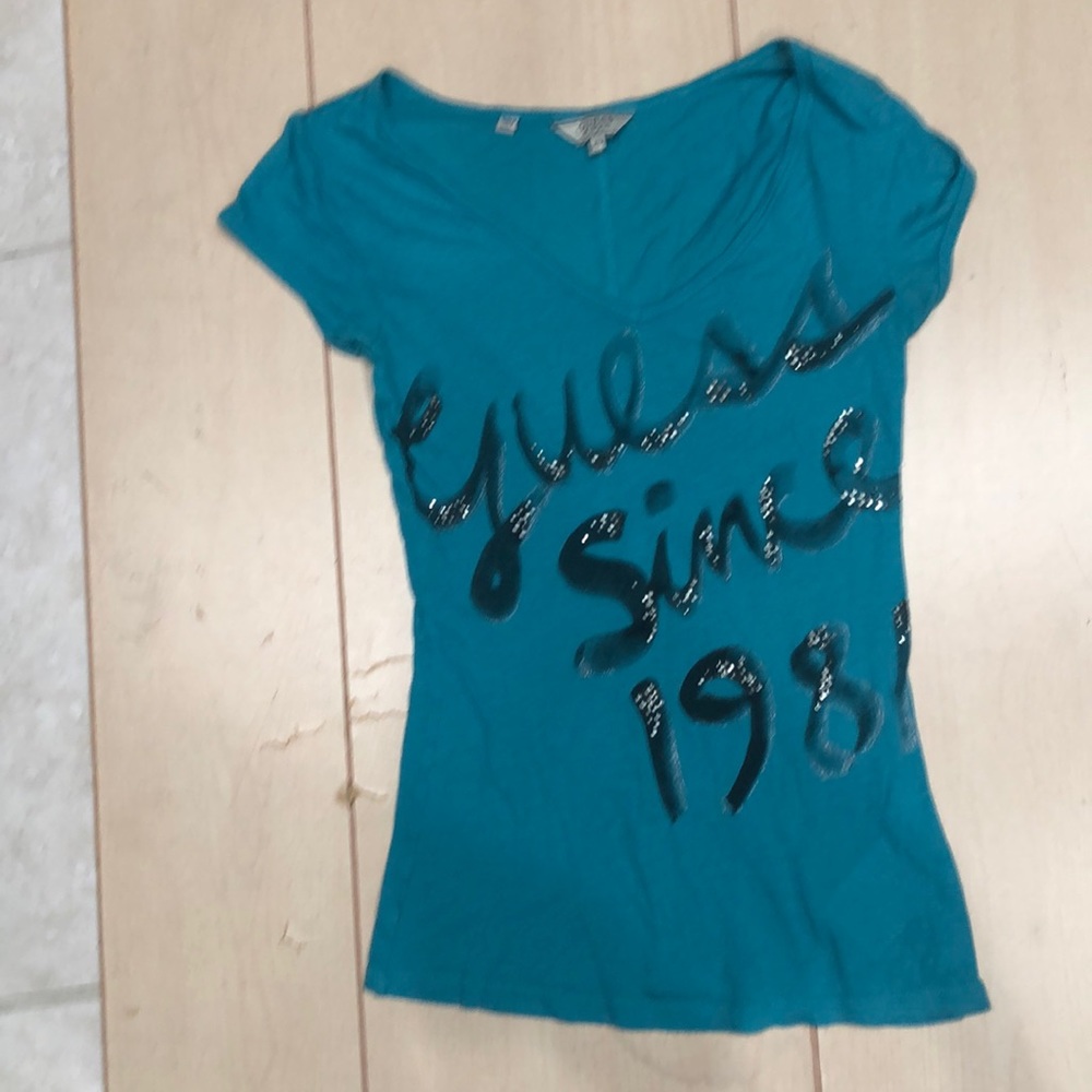 Guess Women’s Tshirt with Cap Skeeves and Guess Logo on Front